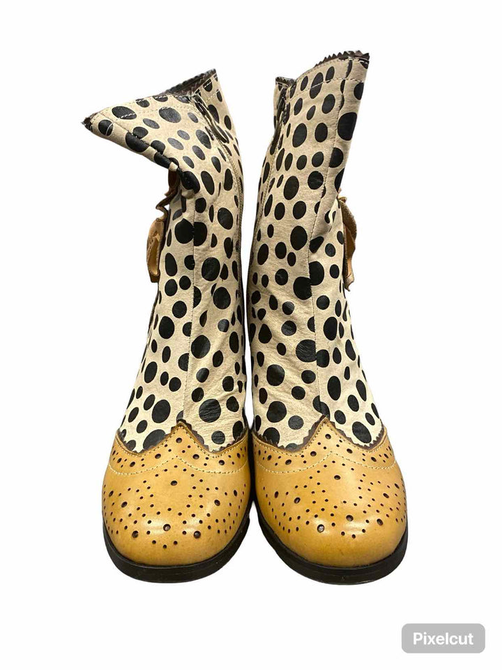 L'Artiste Shoe Size 40 Beige Polka Dot Leather Perignon Boots(Ankle)