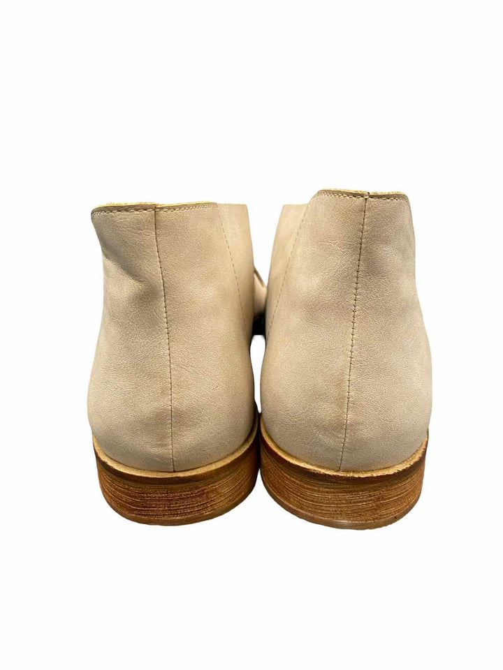 Beast Fashion Shoe Size 10 Tan Sandals