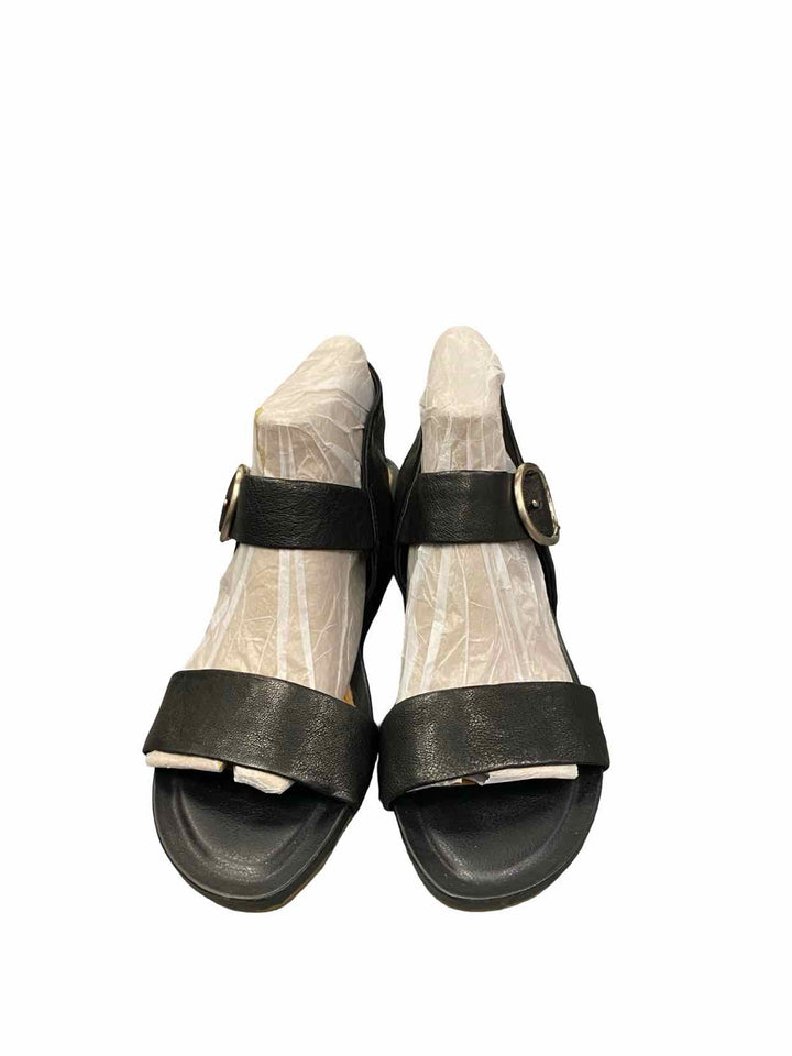 Sofft Shoe Size 9 Black Leather Vaya Wedge Sandals Heels