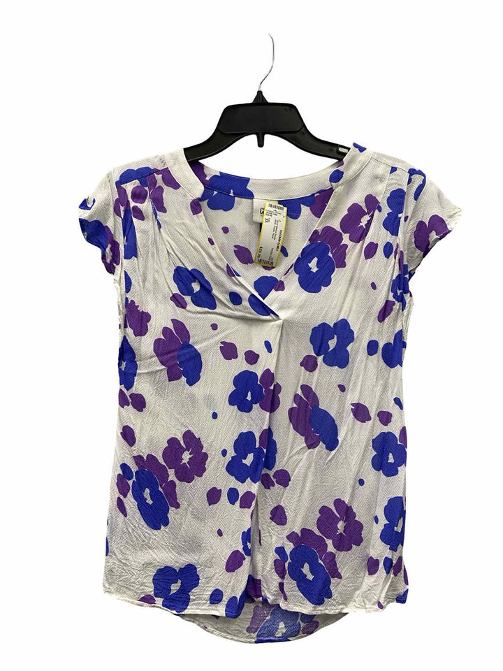 Cabi Size XS White Purple Floral Short Sleeve Shirts