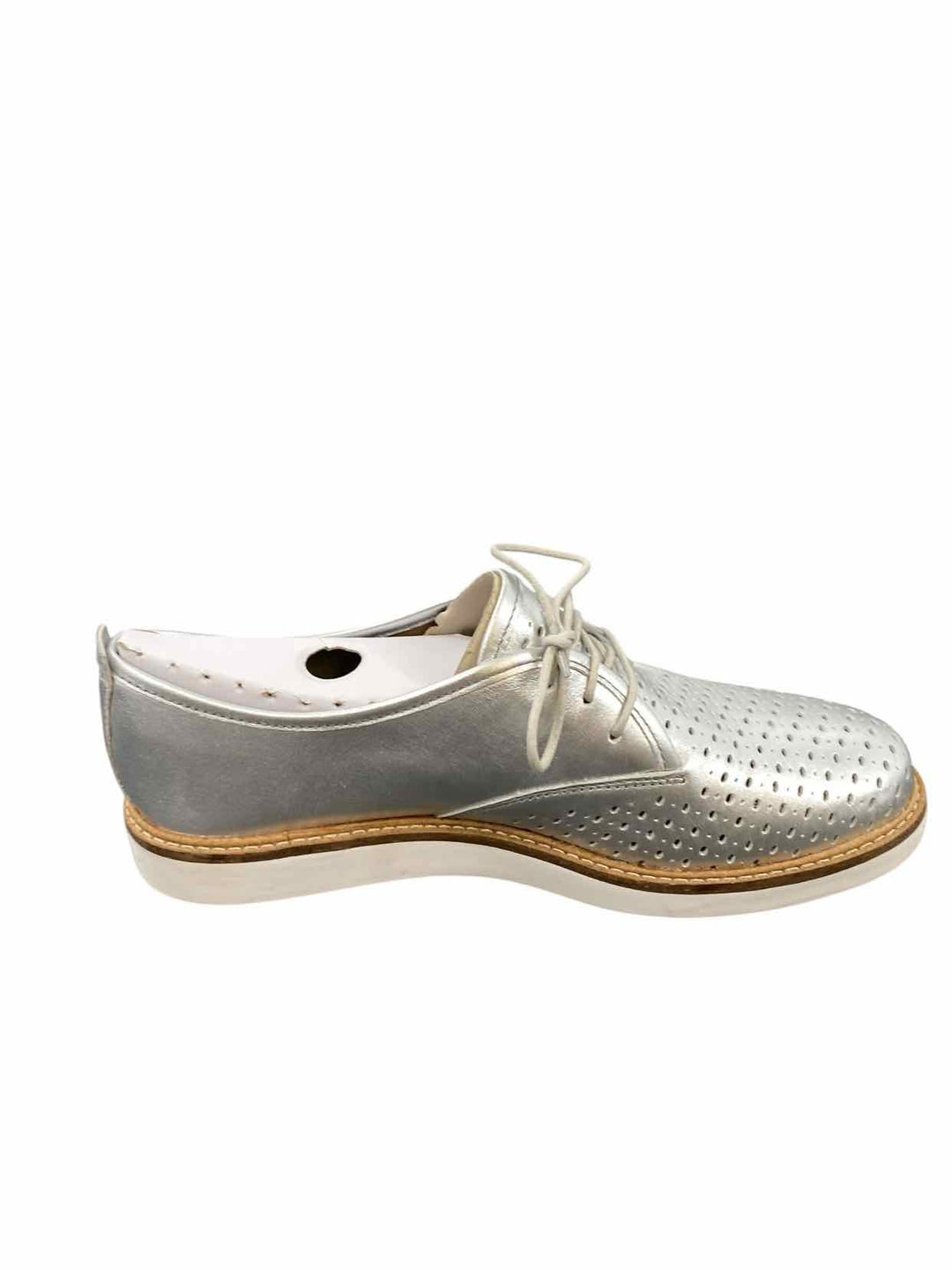 Clarks Shoe Size 8 Silver Leather Lace up Sneakers