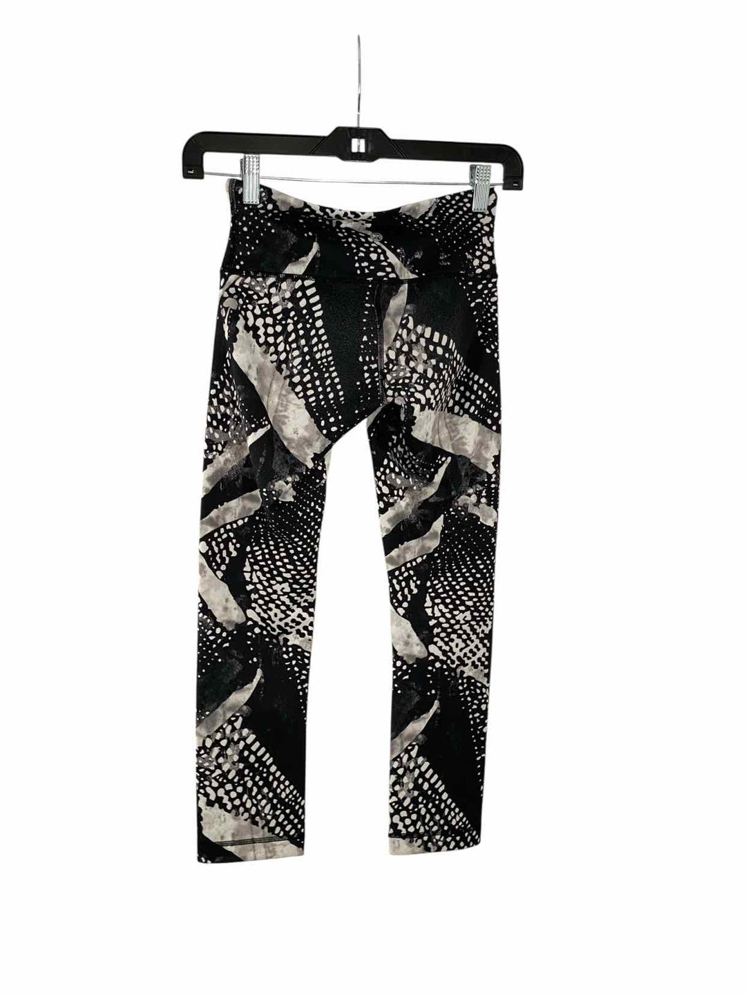 Lululemon Size 2 Black White Athletic Pants