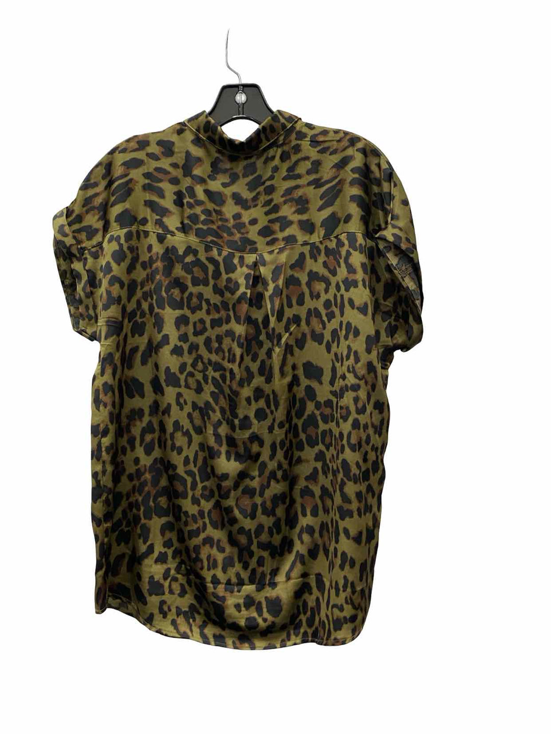 Fate Size M Green Black Leopard Print Short Sleeve Shirts
