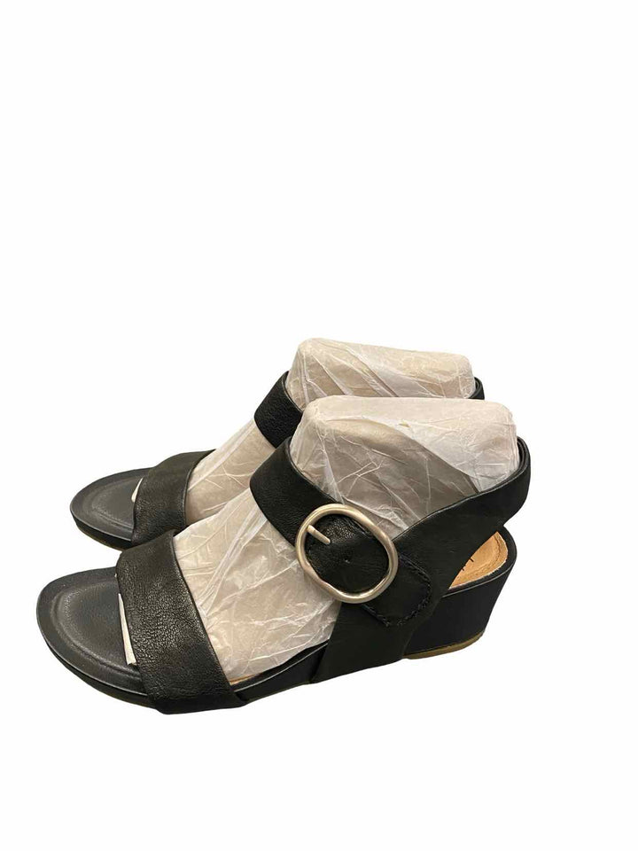 Sofft Shoe Size 9 Black Leather Vaya Wedge Sandals Heels