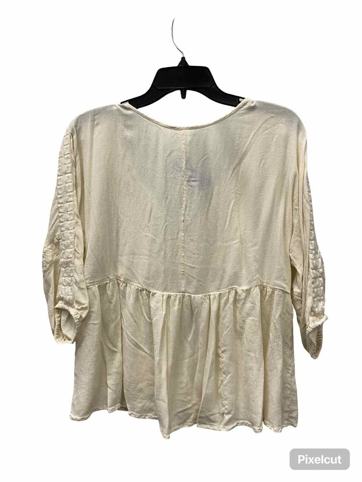 Venus Size M Cream Short Sleeve Shirts