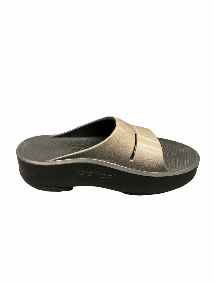 Oofos Shoe Size 8 Gray OOmega OOahh Luxe Platfrom Slide Sandals
