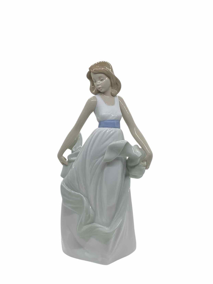 NAO Lladro Figurine "Walking on Air" Home Decor