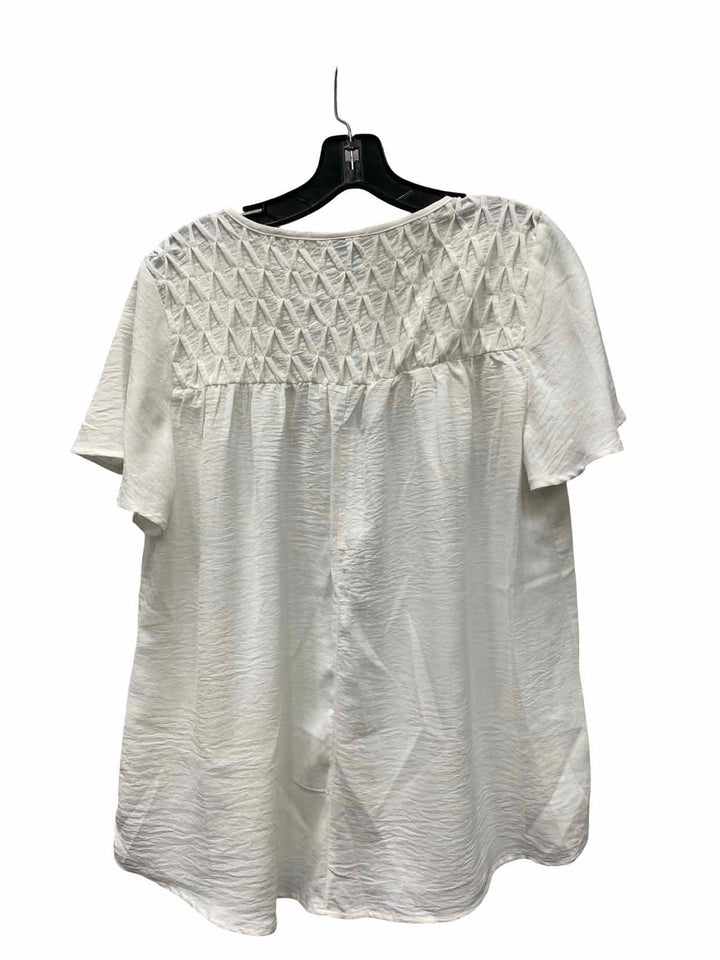 Daytrip Size M White Short Sleeve Shirts