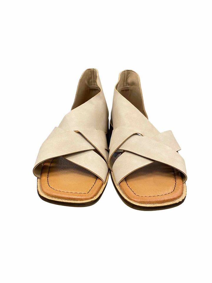 Beast Fashion Shoe Size 10 Tan Sandals