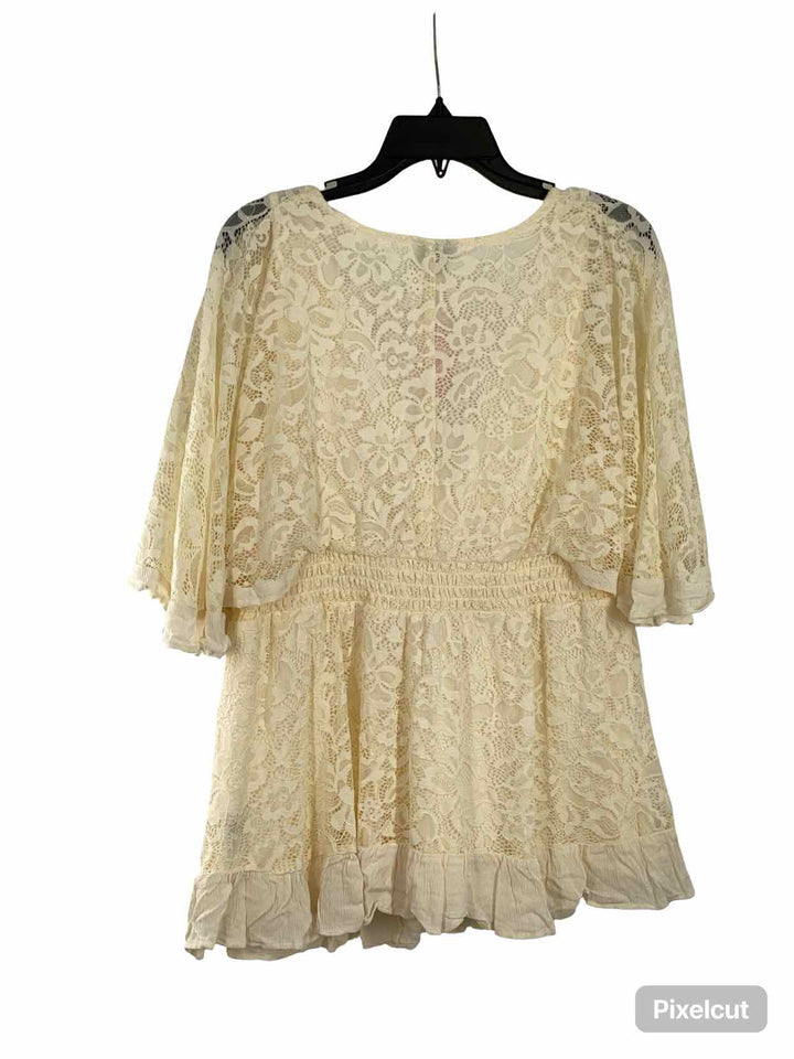 Torrid Size 1X Cream Lace Short Sleeve Shirts
