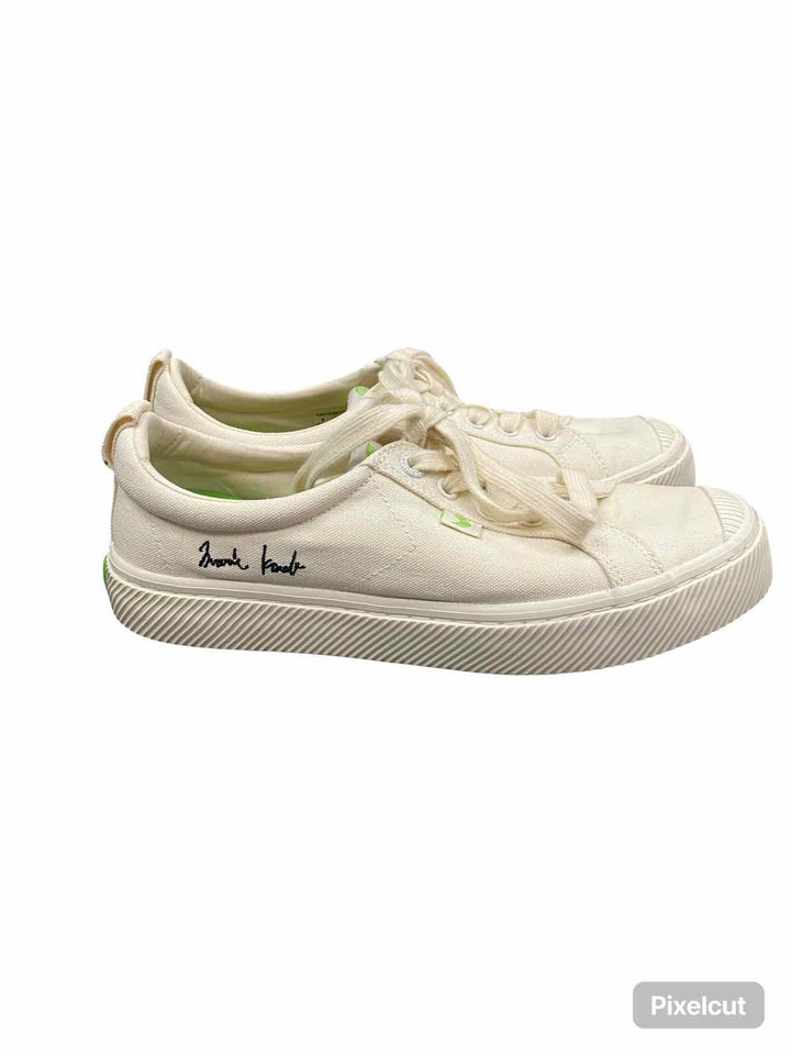 Cariuma Shoe Size 9 White Sneakers
