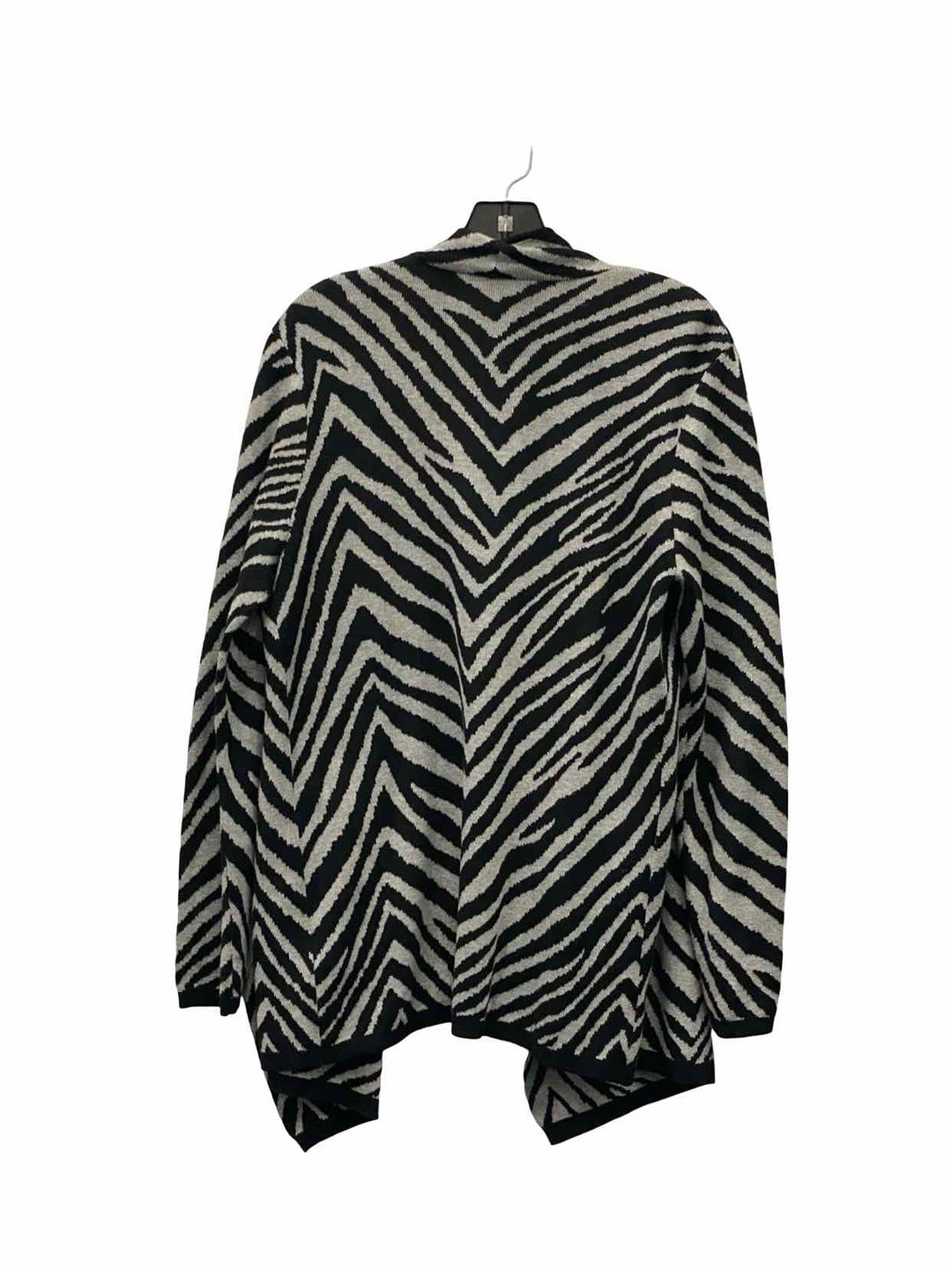 Chaus Size M Black Gray Print Sweater