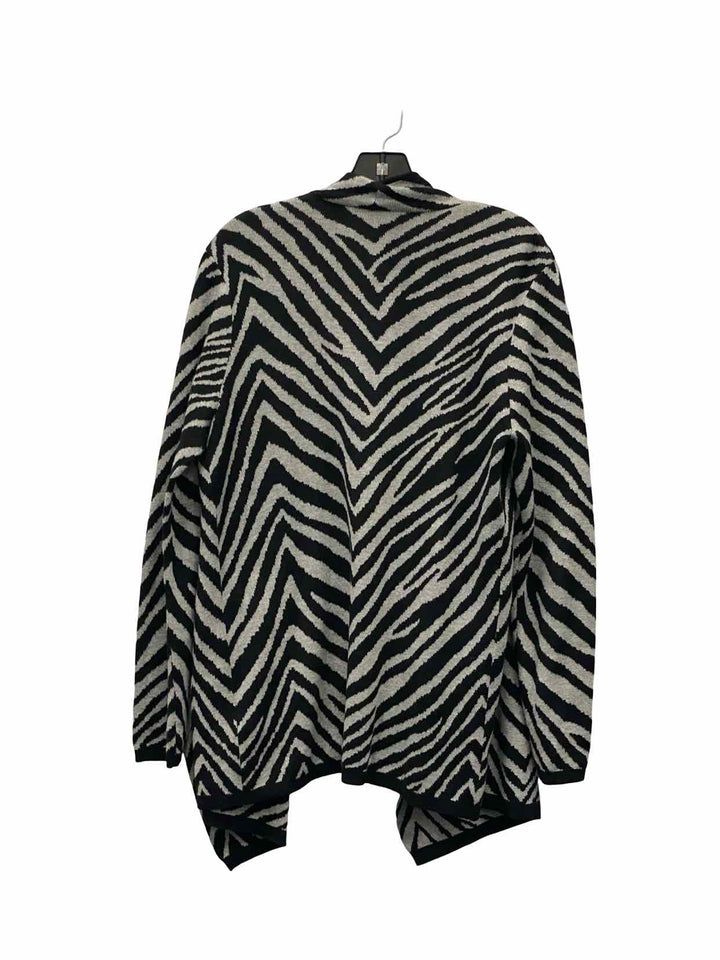 Chaus Size M Black Gray Print Sweater