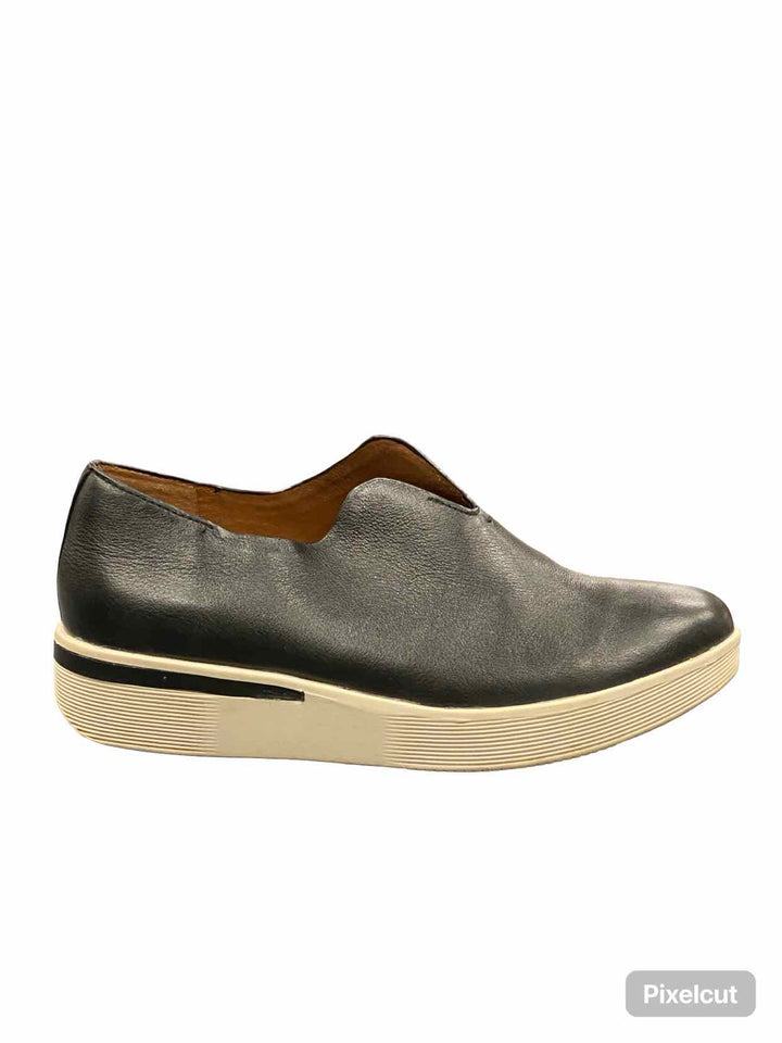 Gentle Souls Shoe Size 8 Black Leather Halden Sneakers