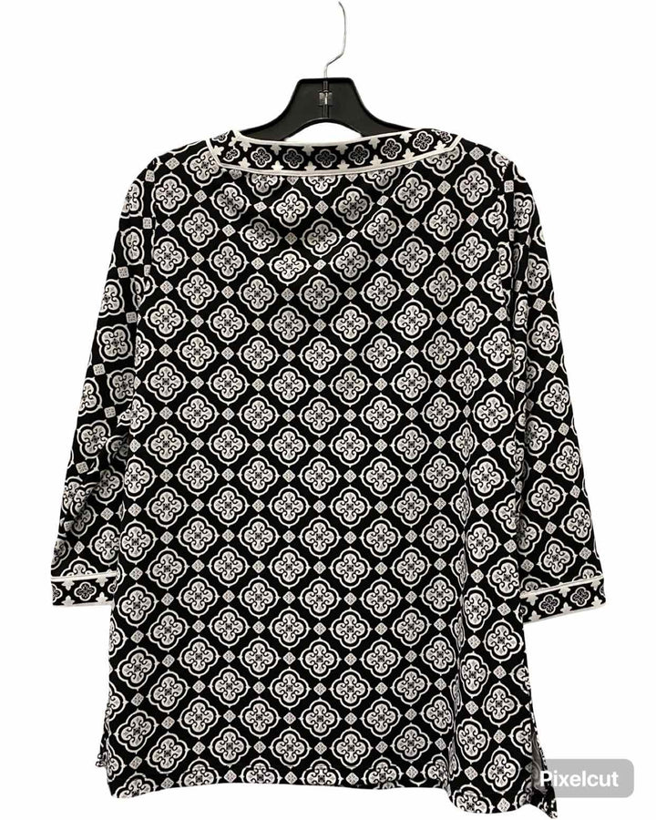 Magnolia Size M Black White Print Long Sleeve Shirts