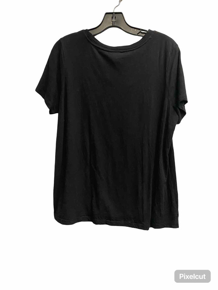 Caslon Size L Black T-shirt