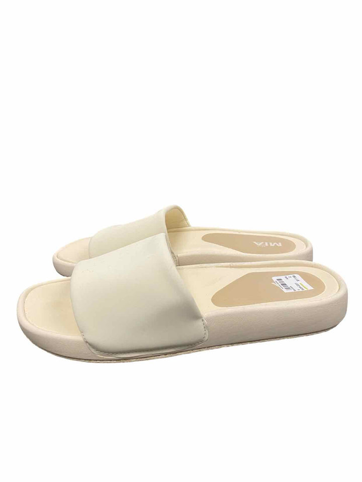 Mia Shoe Size 9 Cream Slide Sandals