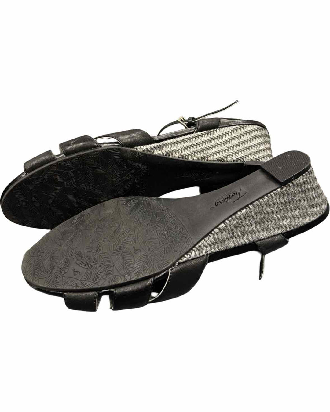 Trotters Shoe Size 8 Black Strappy Wedge Sandals