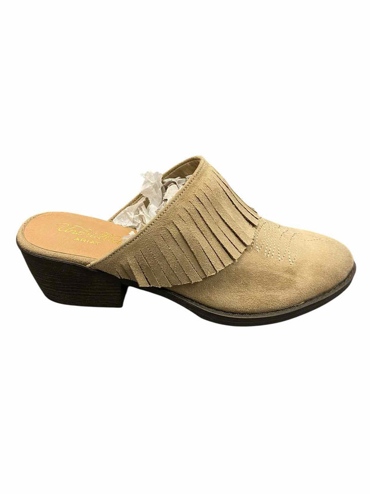 Ariat Shoe Size 8.5 Beige Loafers