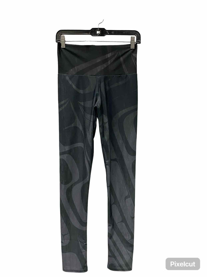 Trickster Size M Green Native Alaskan Athletic Pants