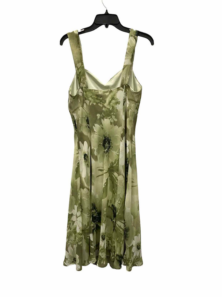 Connected Size 4 Green Floral Dress