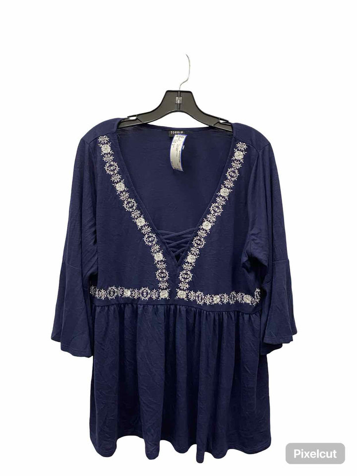 Torrid Size 2 Blue White Long Sleeve Shirts