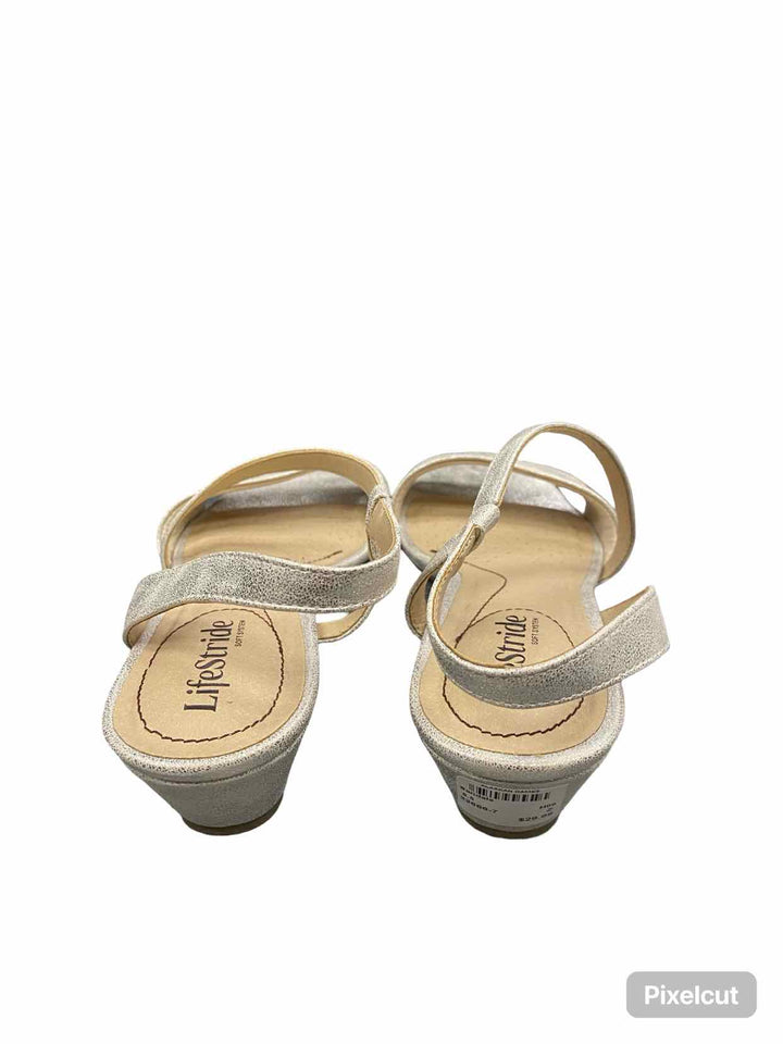 Lifestride Shoe Size 8.5 Silver Yasmine Wedge Sandals