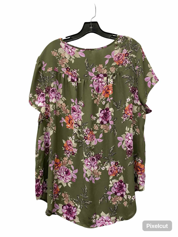 Torrid Size 2(L) Green Pink Floral Short Sleeve Shirts