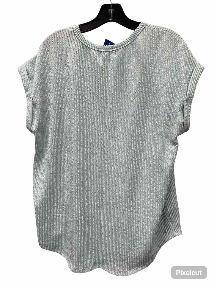 24/7 Maurices Size M Light Blue Short Sleeve Shirts