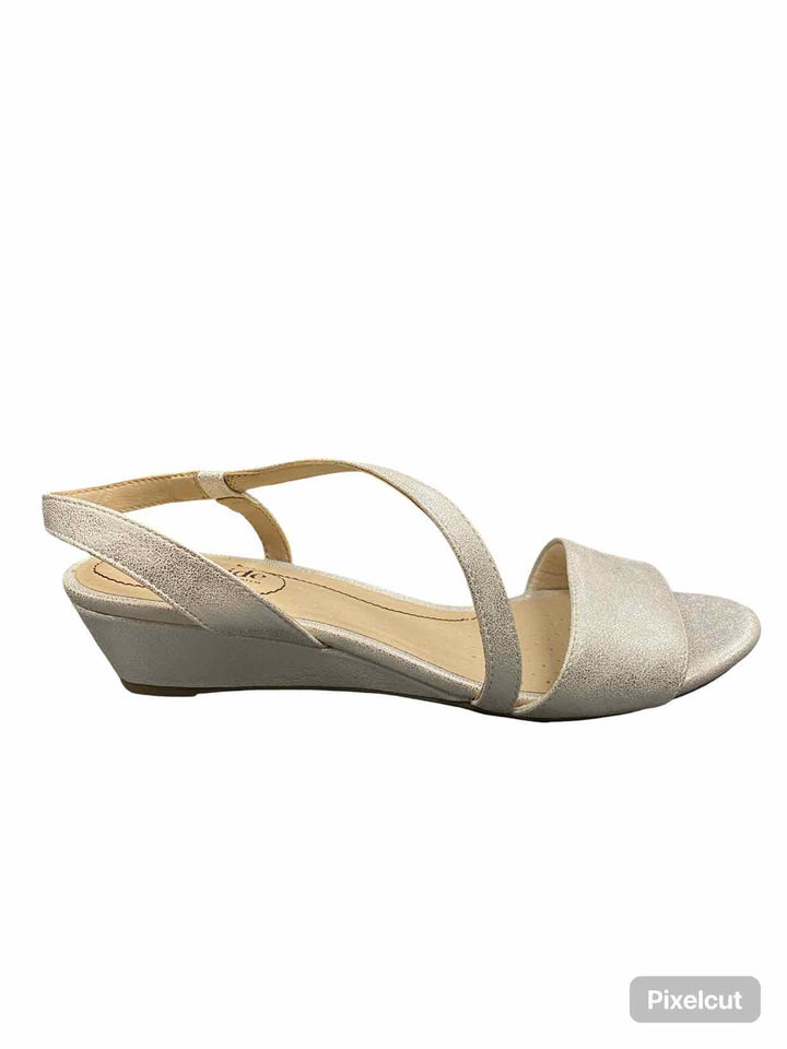 Lifestride Shoe Size 8.5 Silver Yasmine Wedge Sandals