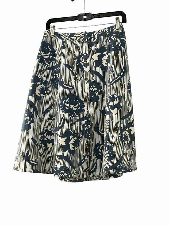 ASTR Size M Blue White Floral Skirt