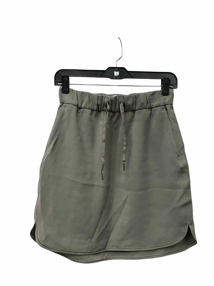 Lululemon Size 4 Gray Skirt