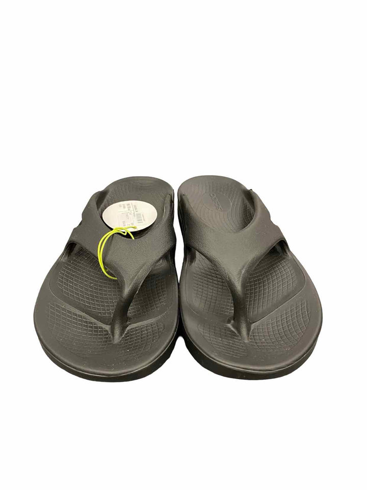 Oofos Shoe Size 39 Black OOriginal Recovery Flip flop NWT Sandals