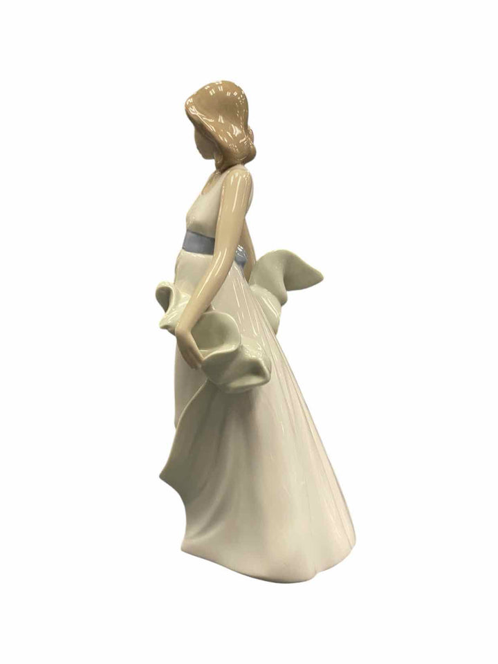 NAO Lladro Figurine "Walking on Air" Home Decor