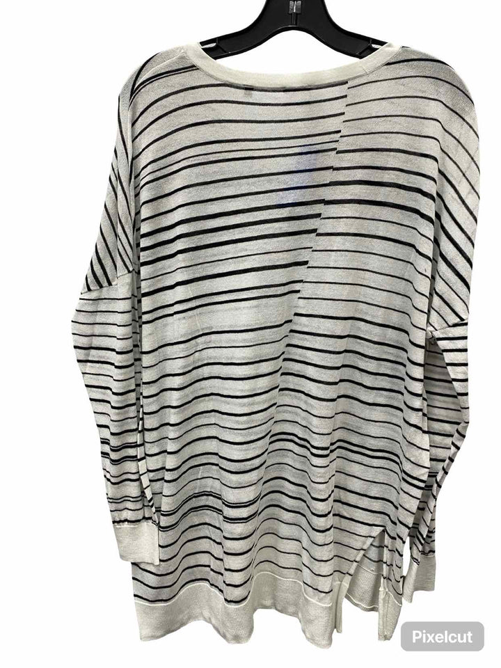 Cabi Size XL White Blue Striped Long Sleeve Shirts