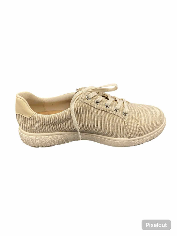 Clarks Shoe Size 8 Beige Caroline Echo NWOT Sneakers