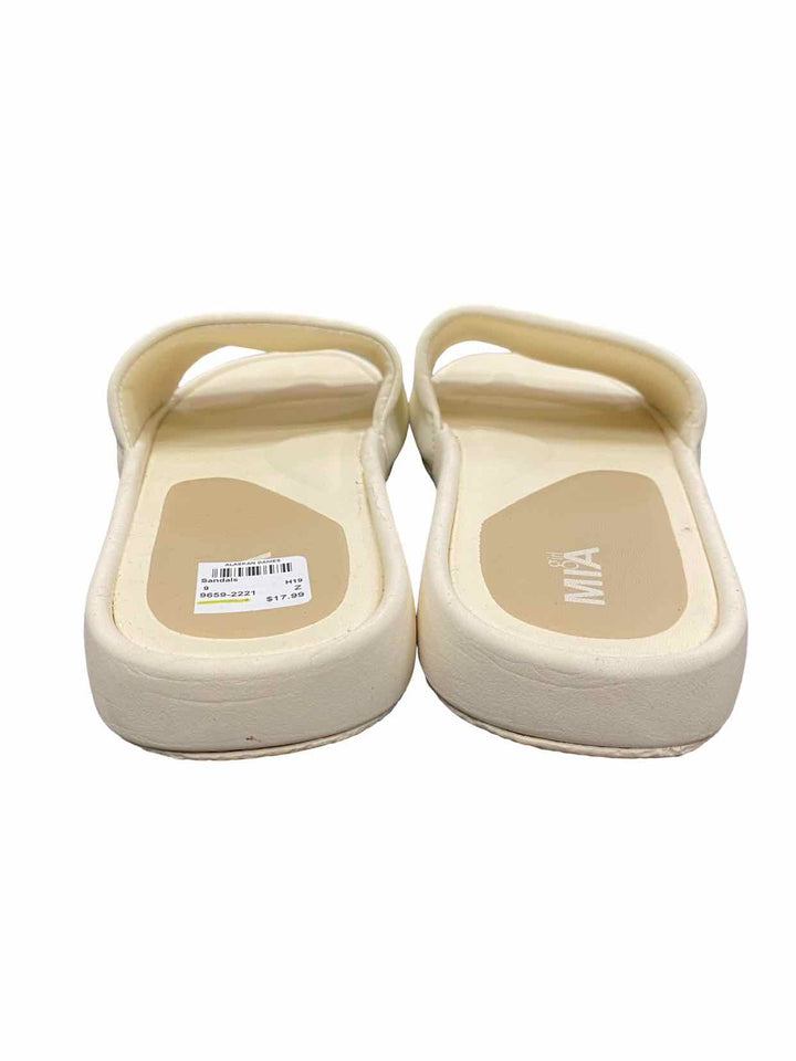 Mia Shoe Size 9 Cream Slide Sandals
