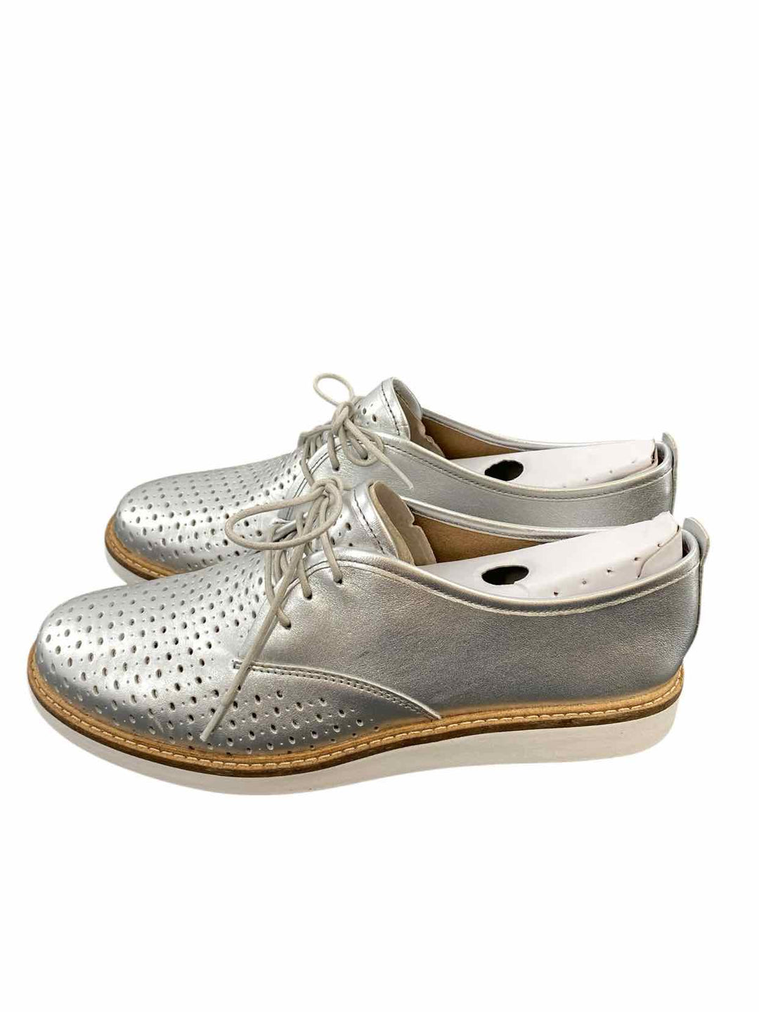 Clarks Shoe Size 8 Silver Leather Lace up Sneakers