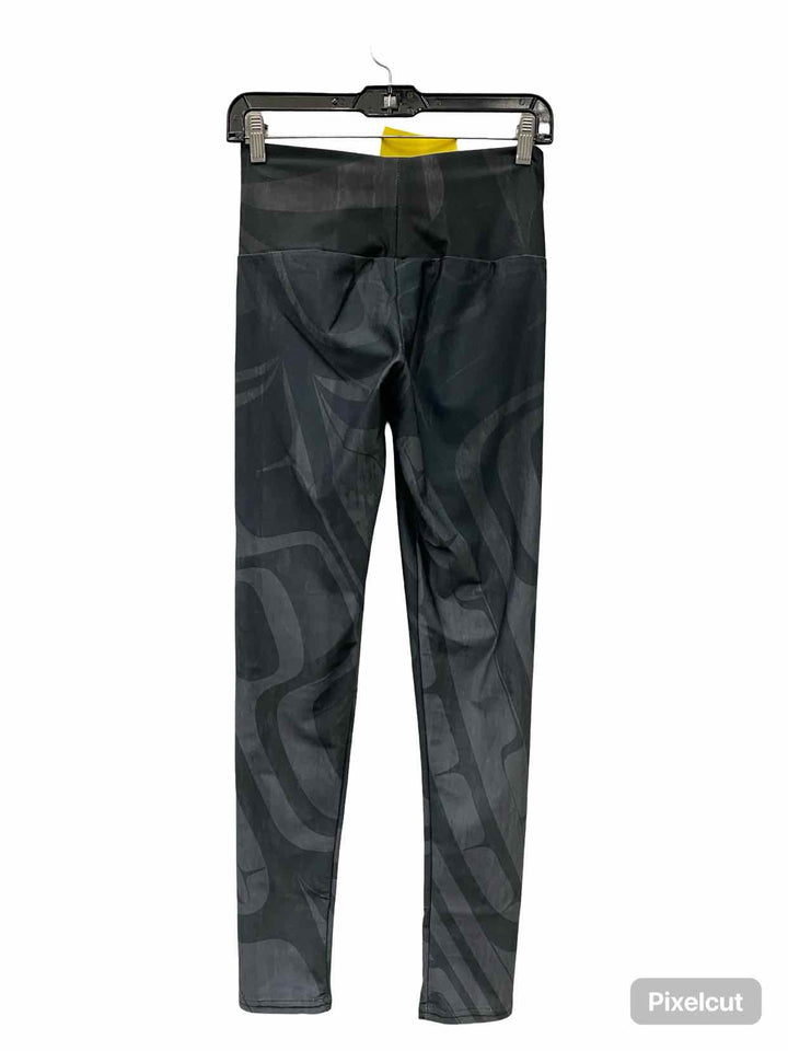 Trickster Size M Green Native Alaskan Athletic Pants