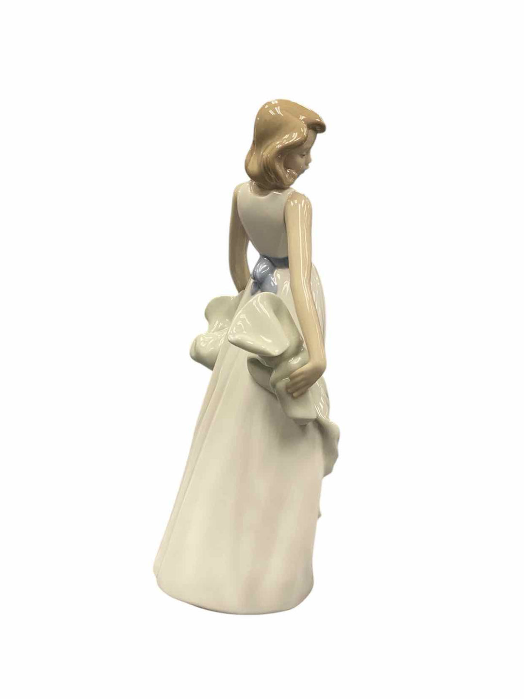 NAO Lladro Figurine "Walking on Air" Home Decor