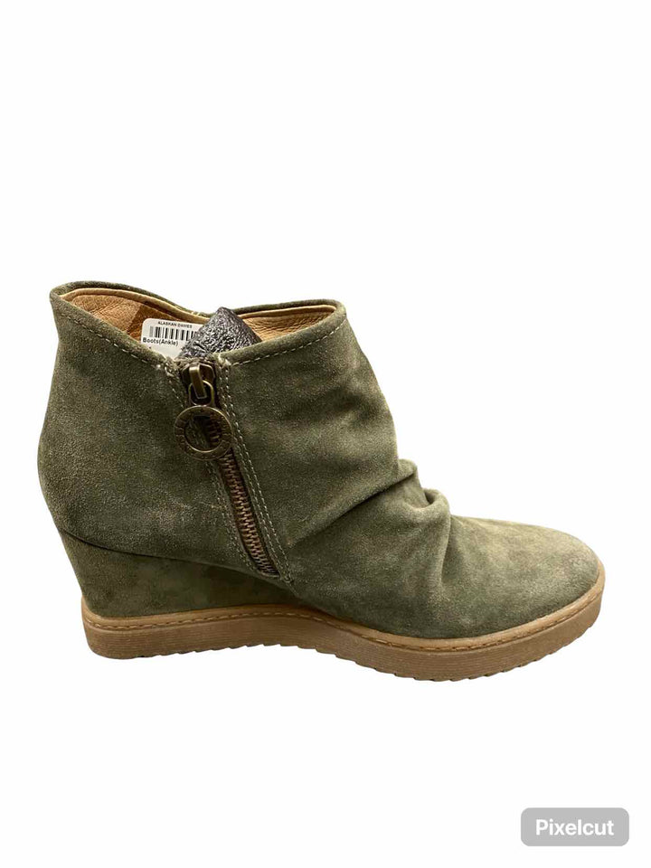 Sofft Shoe Size 9.5 Green Suede Siri Boots(Ankle)