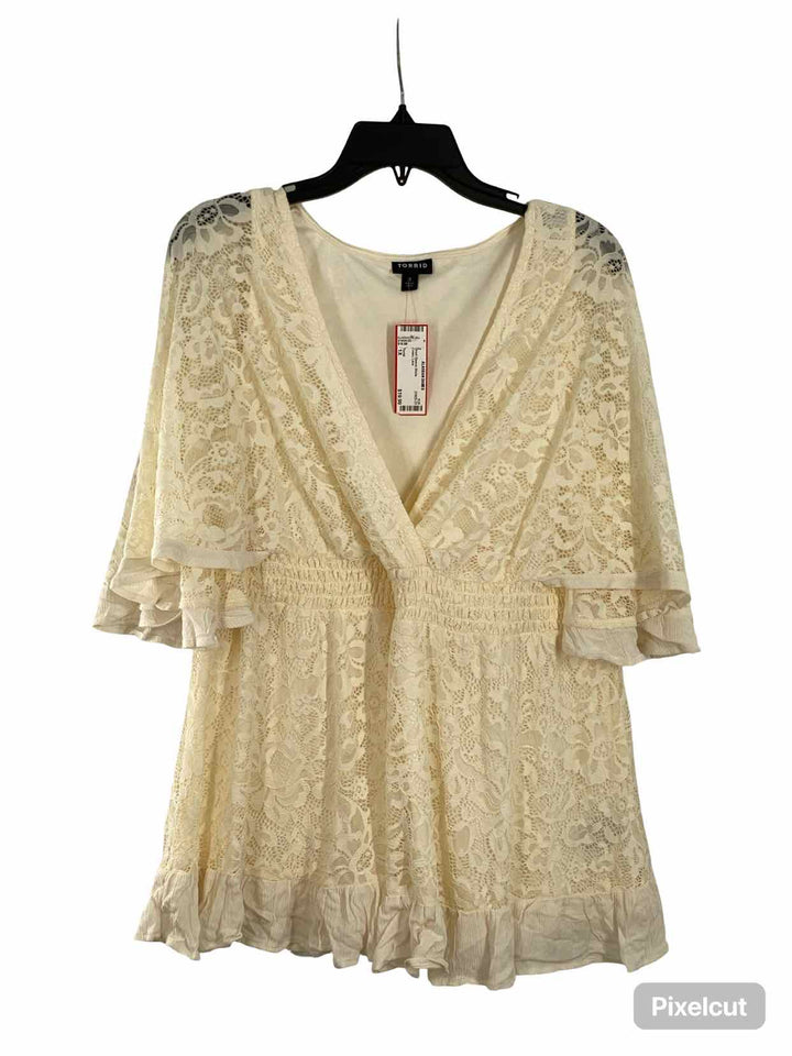 Torrid Size 1X Cream Lace Short Sleeve Shirts