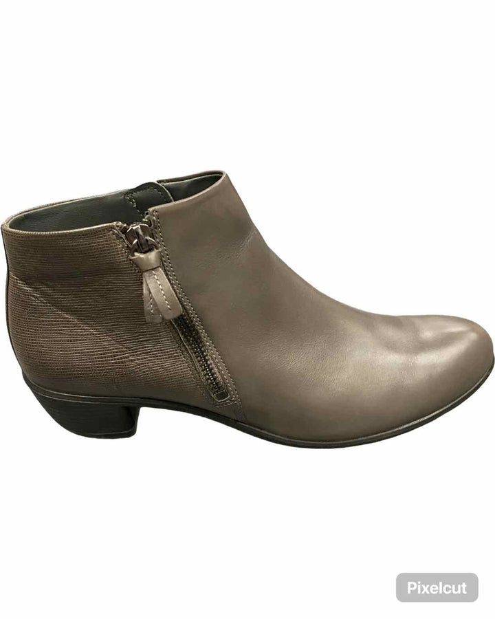 Ecco Shoe Size 40 Grey Leather NWOT Touch 35 Boots(Ankle)