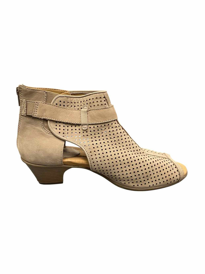 Earth Shoe Size 9.5 Beige Sandals