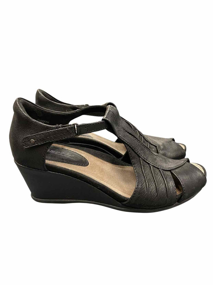 Earth Shoe Size 7 Black Wedge Heel Heels