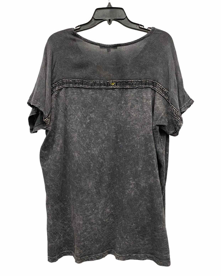 Jess and Jane Size S Black Floral 100% cotton Short Sleeve Shirts