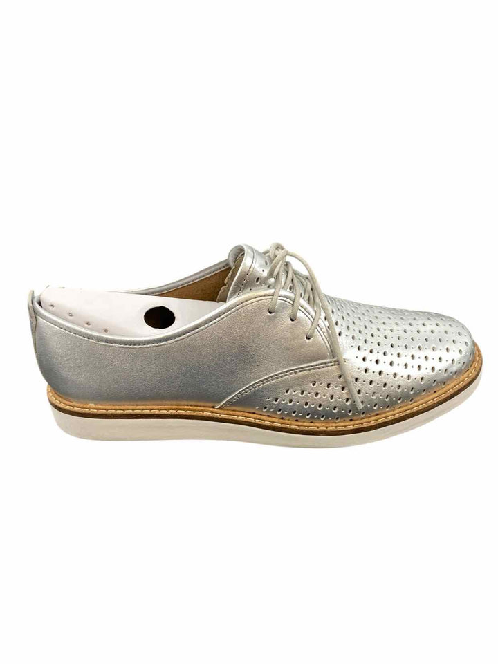 Clarks Shoe Size 8 Silver Leather Lace up Sneakers