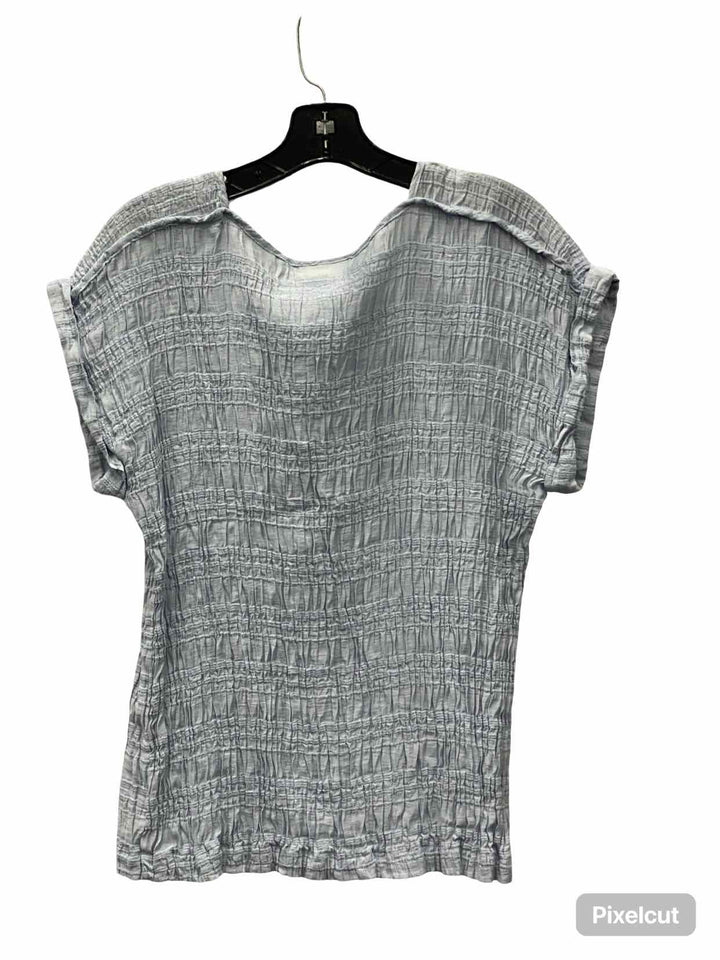 Studio B by Bobeau Size M/L Light Blue Short Sleeve Shirts