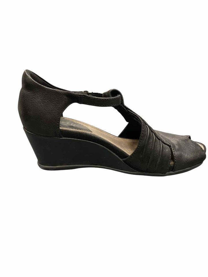 Earth Shoe Size 7 Black Wedge Heel Heels