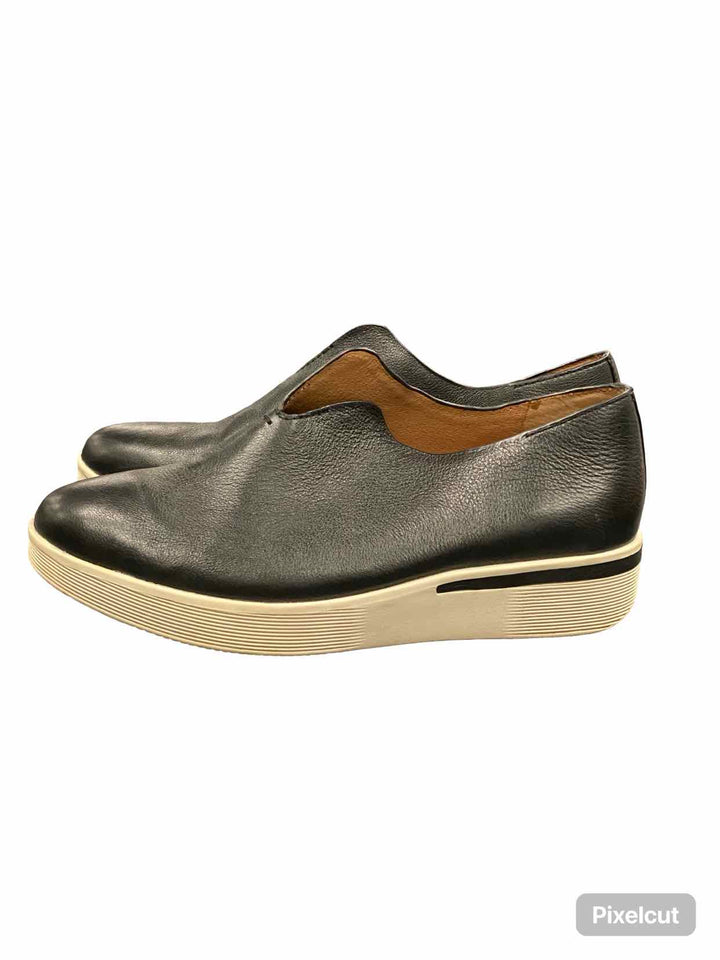 Gentle Souls Shoe Size 8 Black Leather Halden Sneakers